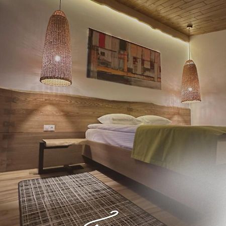 Hotel Фільварок Кмитів à Velyki Kosharishcha Extérieur photo