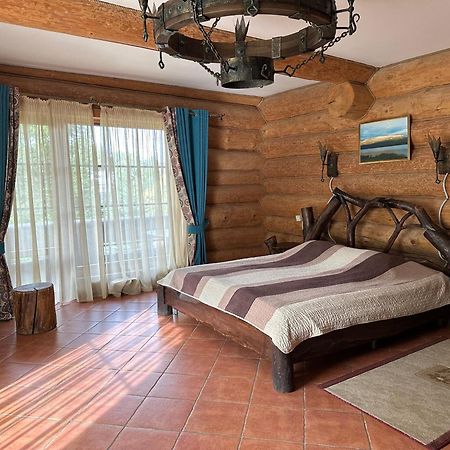 Hotel Фільварок Кмитів à Velyki Kosharishcha Extérieur photo