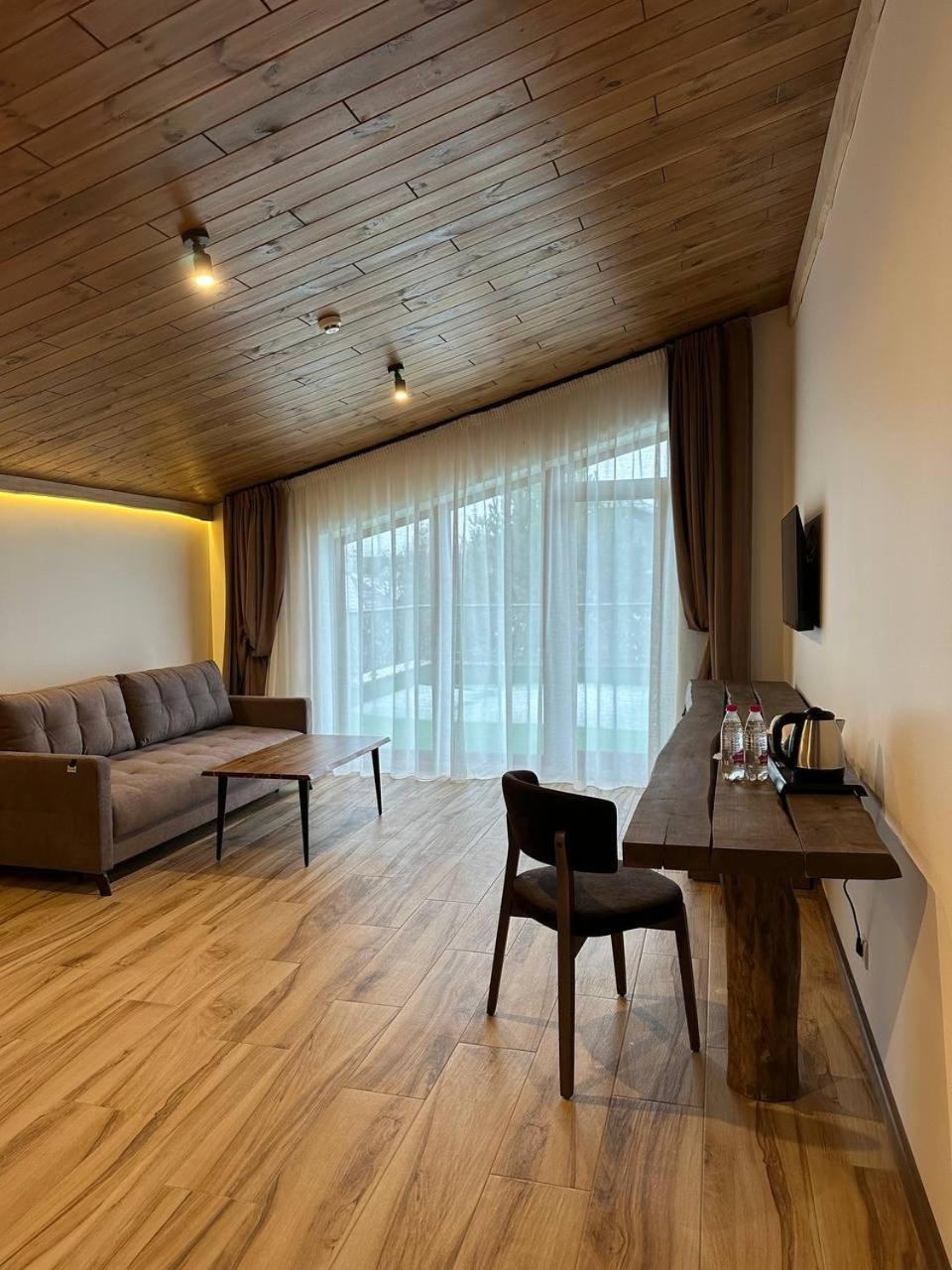 Hotel Фільварок Кмитів à Velyki Kosharishcha Extérieur photo
